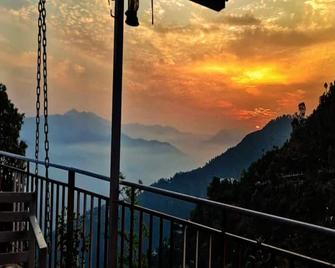Kasana俱乐部mussoorie - 慕苏里 - 阳台