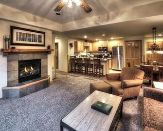 3 bedroom ski in/ski out Resort property February 12-19 - 布雷肯里奇 - 客厅