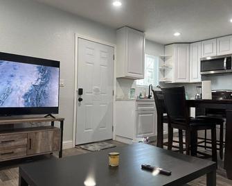 Guesthouse (Si) Near Ucdmc - 萨克拉门托 - 厨房