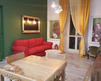 Lavanerahome Apartment 2-6 Seats Central Station - 那不勒斯 - 客厅
