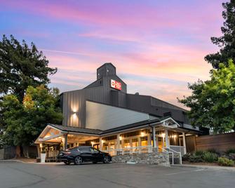 贝斯特韦斯特普勒斯文恩斯酒店 - 纳帕 - 建筑