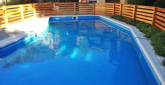 阿斯彭复合式酒店 - 圣马丁德洛斯安第斯 - 游泳池