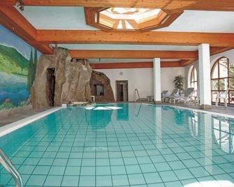 豪兹舒赫舒瓦尔德酒店 - 拜尔斯布龙 - 游泳池
