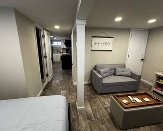 Cozy New Apartment in North Massapequa - Massapequa - 客厅