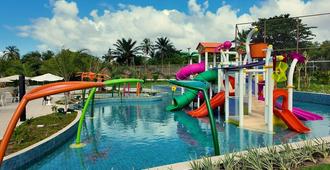 德维尔萨尔瓦多高级酒店 - 萨尔瓦多 - 游泳池