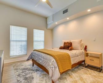 Luxe Pasadena Casita with Fireplace and Grill - 帕萨迪纳 - 睡房