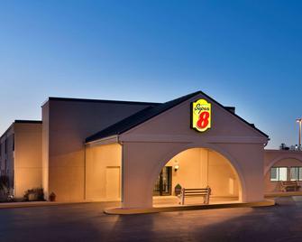 钱伯斯堡 I-81 温德姆速 8 酒店 - 钱伯斯堡 - 建筑