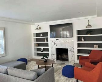 Sk Living | East Sac | 2/1 - 萨克拉门托 - 客厅
