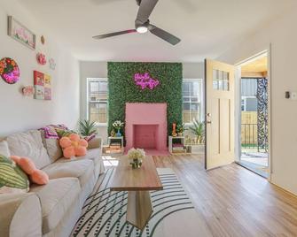 Girls Just Want To Have Fun: Girly Getaway! Luxe + Spacious 2 Br Fenced Yard - 孟菲斯