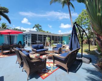 Beach & Surf Hacienda on Hutchinson Island - 皮尔斯堡 - 露台