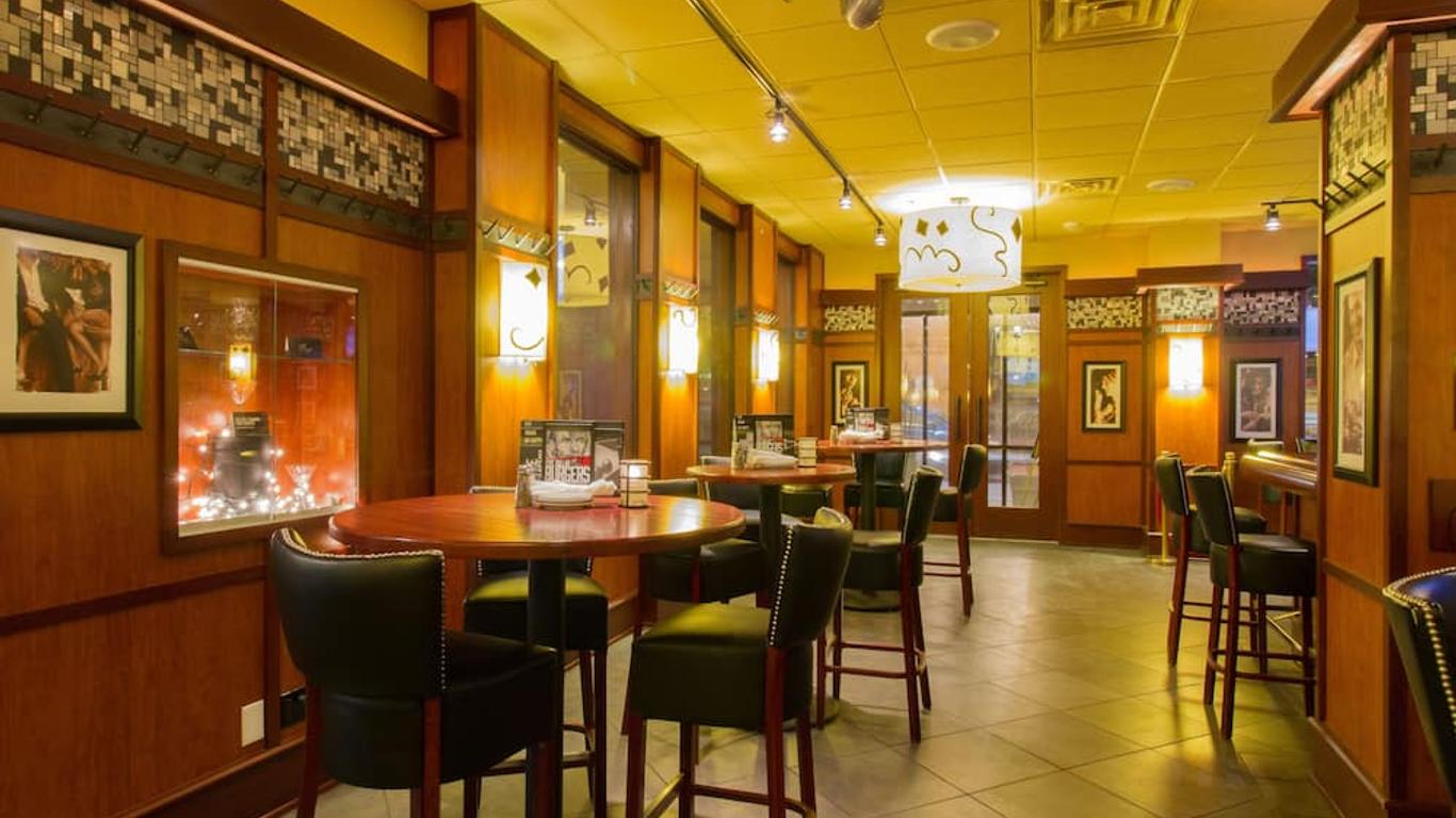 奥黑尔区假日酒店