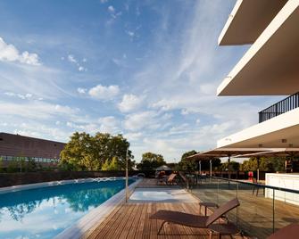 Radisson Blu Hotel, Montpellier - 蒙彼利埃 - 游泳池