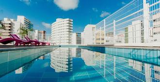 D8快捷酒店 - 福塔莱萨 - 游泳池
