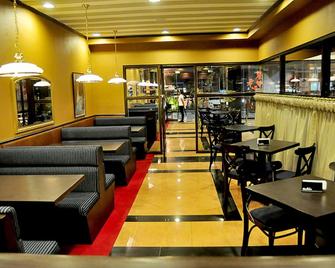 果园宿务套房酒店 - 曼达维市 - 餐馆