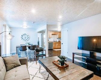 Dt Uofu 2bd/1ba Full Duplex House/King Bds - 盐湖城 - 客厅