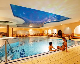 富尔达酒店及会议中心 - 富尔达 - 游泳池