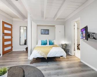 Modern Studio - Stunning Views! Centrally Located! - 圣地亚哥 - 睡房