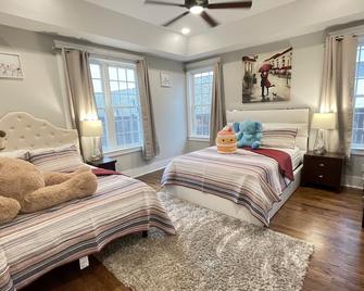 Contemporary Clean Luxury Home 10-mins to Broadway - 纳什维尔 - 睡房
