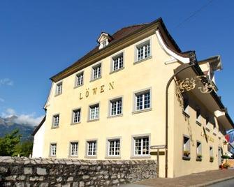 雄狮客栈酒店 - 瓦杜兹 - 建筑