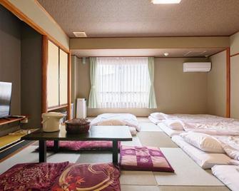 青松馆酒店 - 静冈市 - 睡房