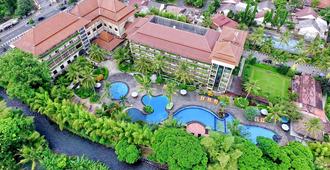 日惹嘉雅卡塔酒店及水疗中心 - 日惹 - 游泳池
