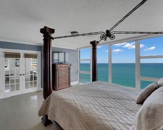 2 BR Apt w/ amazing view of the beach, pool, beach bar and private Jacuzzi - 劳德代尔堡 - 睡房