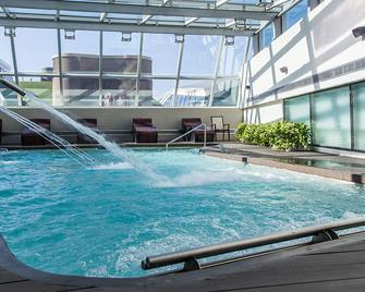罗萨里奥市中心铂尔曼赌场酒店 - 罗萨里奥 - 游泳池