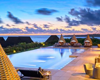 洲际斐济高尔夫度假村及Spa酒店 - 辛加东卡 - 游泳池