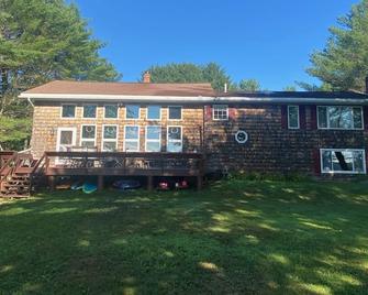 Taylor Pond Lake House with Private beach - 奥本 - 建筑