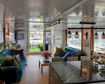 Jasmine Coral Jay Boutique Boatel Ocean Village - 直布罗陀 - 大厅