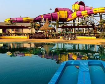 Goradia Shirdi酒店 - 舍尔第 - 游泳池