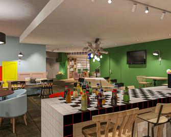 阿讷西宜必思快捷酒店 - 阿讷西 - 酒吧