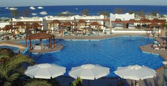 米纳维尔酒店 - 萨法加 - 游泳池