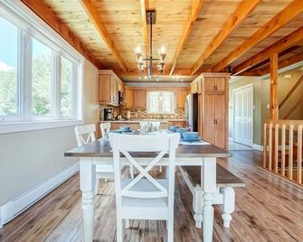 The Westbello - Premium Waterfront Vacation Home With Inground Pool And Hot Tub - Papineauville - 餐厅