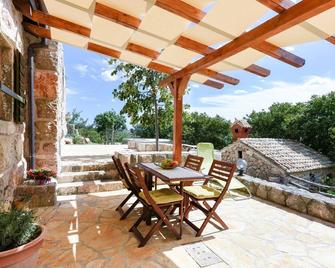 传统石屋Bura - Velebit自然公园 - Starigrad - 露台