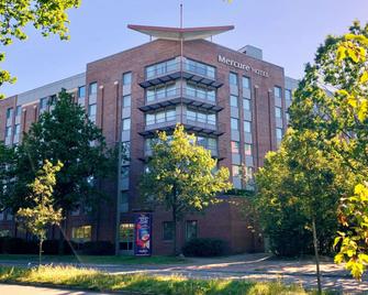 汉堡人民公园美居酒店 - 汉堡 - 建筑