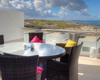 Holiday Residences at Praia d'el Rey Resort - 奥比杜什 - 阳台