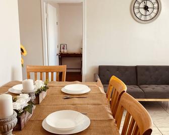 Charming 3br Retreat Near Disneyland Downtown La! - 罗兰岗 - 餐馆