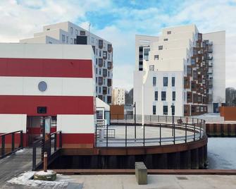 Spacious and cool 2-bed by the harbour - 欧登塞 - 建筑