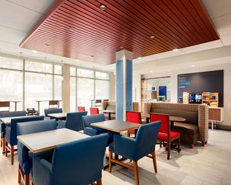 Holiday Inn Express & Suites Hayward - Castro Valley - 海沃德 - 餐馆