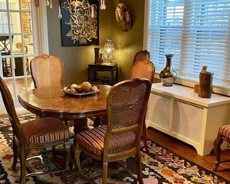 Old World Charm Flat in Upscale Neighborhood - 丹佛 - 餐厅