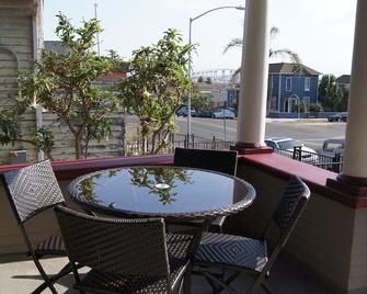 Upgraded Victorian Unit Close To Dt, Conv Ctr, Zoo, Coronado, Airport, Sea World - 圣地亚哥 - 阳台