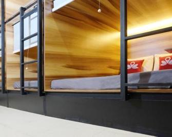 Zen Hostel Gubeng Station 2 - 泗水 - 睡房