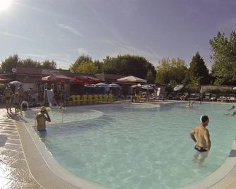 比萨斜塔露营村 - 比萨 - 游泳池