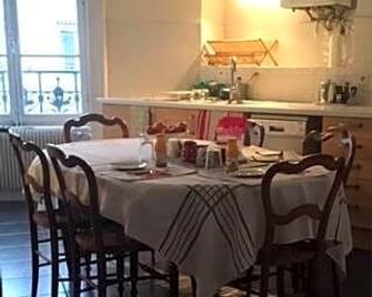 Berges du Rhône/ Chambre avec balcon - 里昂 - 餐厅