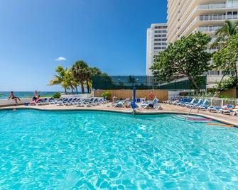 Ocean Beach Condo 3BR On the Sand 911 - 劳德代尔堡 - 游泳池