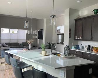 Charming 3-bedroom house with AC, fitness room, WiFi in delightful Denver - 丹佛 - 厨房