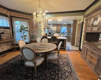 5 BR Luxurious-Gem Mansion in Heart of Denver - 丹佛 - 餐厅