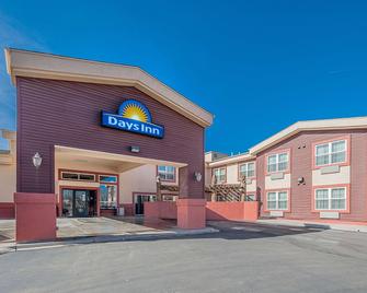 曼尼托泉温德姆戴斯酒店 - 马尼温泉 - 建筑