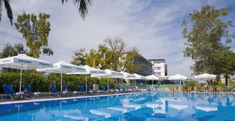 森雅沃洛斯多莫特酒店 - 沃洛斯 - 游泳池